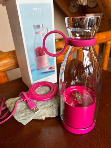 4 Blades Design Portable Blender: Effortless Smoothies, Anytime, Anywhere photo review